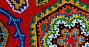 Creaciones de Arte Huichol, ¡elige cuál traer de recuerdo de tu paso por Punta Mita!