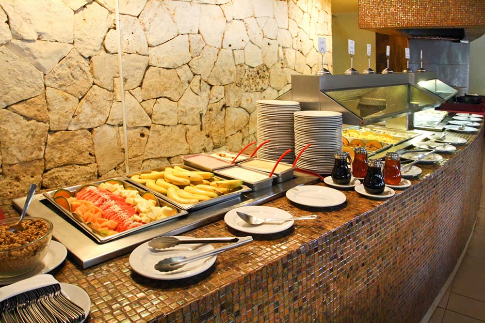 Buffet en el Hotel Tukan and Beach Club