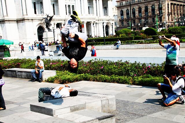 Parkour no centro da Ciudade do México