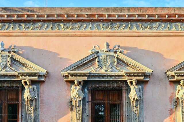 Camina por el Paseo Montejo, un recorrido repleto de historia en Merida