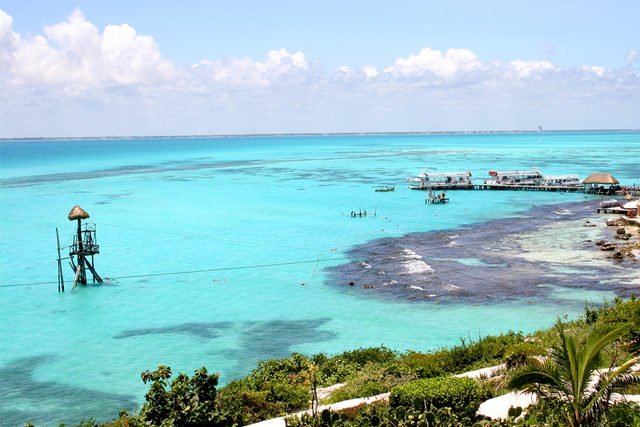 Desembarca en el muelle y descubre cada rincón de Isla Mujeres