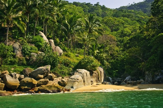 Entre playas virgenes y pintorescos poblados, descubre Costalegre