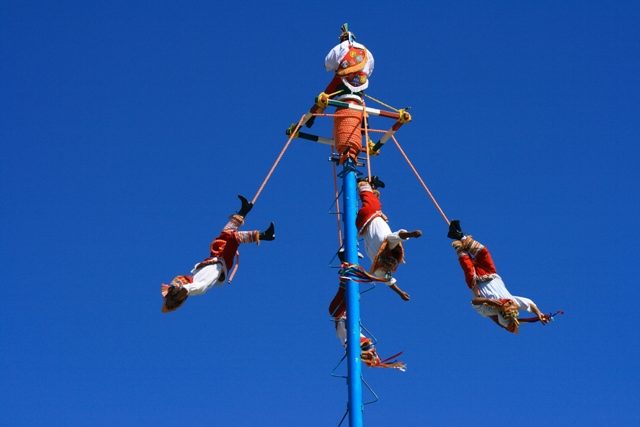 Espectaculo de los Voladores de Papantla: conoce el evento mas famoso de Puerto Vallarta!