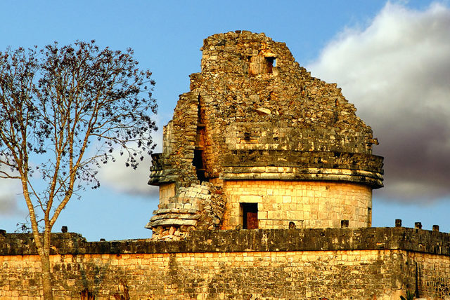 Visita el impactante edificio Caracol, el observatorio astronomico de Chichen Itza